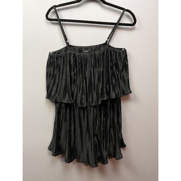 Lulu’s‎ Fun Flirt Hot Black Satin Plisse Sleeveless Romper Womens Large Shiny - Picture 1 of 8
